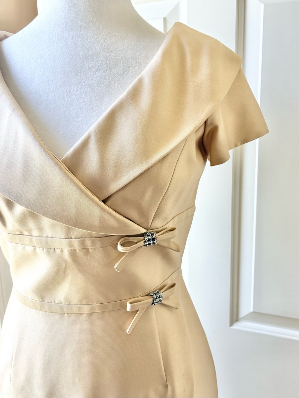 Talbots Classic Sheath Dress Retro Styling Cap Sleeve V-neckline Gold Size 2 - Picture 6 of 13